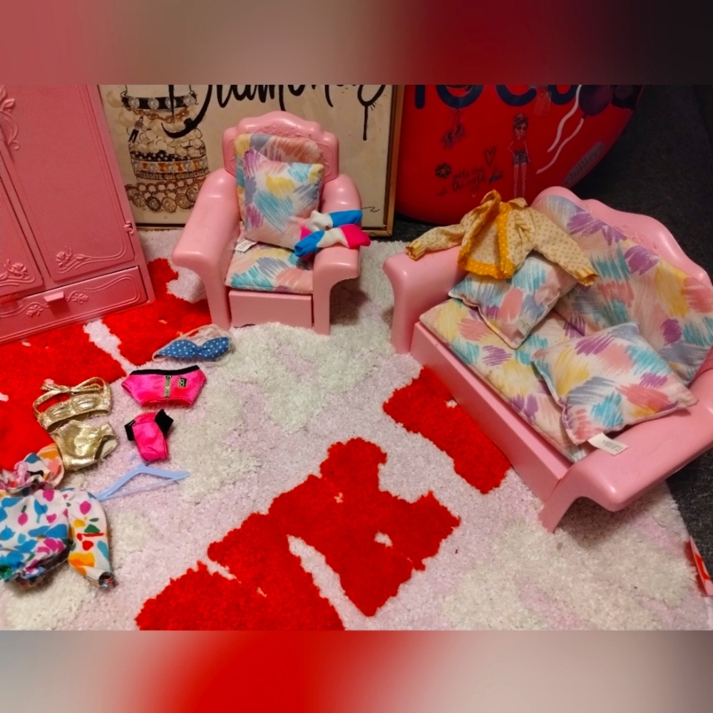 Vintage'87 Sweet Roses Barbie couch/chair/ armoire